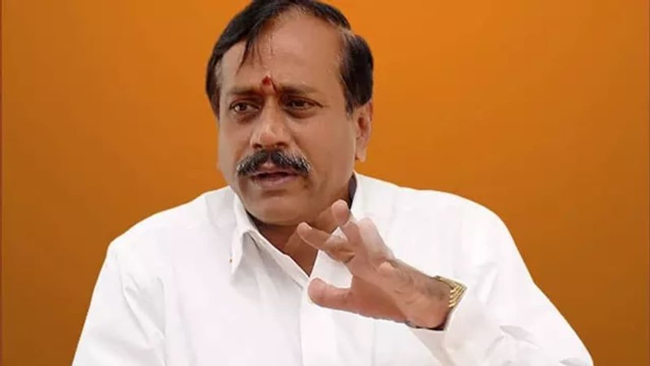 நான் அரசியலில் இருந்து விலகுகிறேன்; ஆனால் சிவகங்கையில்... ஹெச்.ராஜா சொல்வது என்ன? நான் அரசியலில் இருந்து விலகுகிறேன்; ஆனால் சிவகங்கையில்... ஹெச்.ராஜா சொல்வது என்ன?