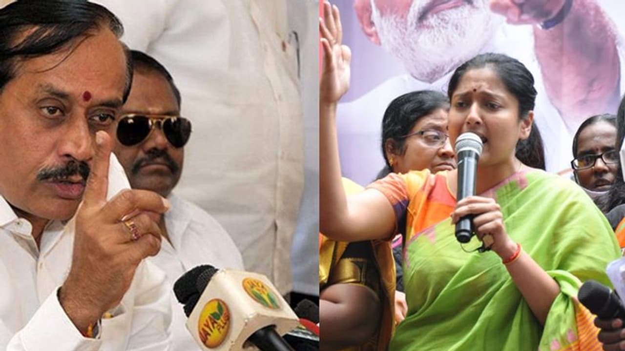 இதுக்காகவே எச்.ராஜாவுக்கு பத்மஸ்ரீ விருது கொடுங்க.. ஸ்ட்ரைட்டா மோடிக்கு கோரிக்கை வைத்த காயத்ரி ரகுராம்..! இதுக்காகவே எச்.ராஜாவுக்கு பத்மஸ்ரீ விருது கொடுங்க.. ஸ்ட்ரைட்டா மோடிக்கு கோரிக்கை வைத்த காயத்ரி ரகுராம்..!