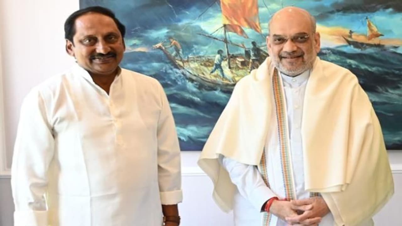 అమిత్ షాతో కిరణ్ కుమార్ రెడ్డి భేటీ.. ఢిల్లీ బయలుదేరిన సోము వీర్రాజు.. ఏపీ బీజేపీలో కీలక పరిణామాలు..!! అమిత్ షాతో కిరణ్ కుమార్ రెడ్డి భేటీ.. ఢిల్లీ బయలుదేరిన సోము వీర్రాజు.. ఏపీ బీజేపీలో కీలక పరిణామాలు..!!