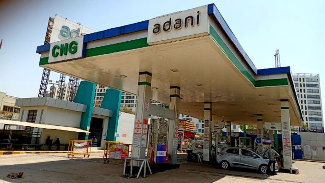 സിഎൻജി വില കുറച്ച് അദാനി ടോട്ടൽ ഗ്യാസ്; കേന്ദ്ര നടപടി ഫലം കണ്ടു