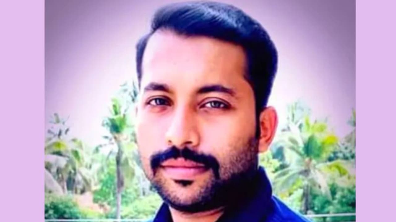 മെഡിക്കൽ കോളേജിലെ പരീക്ഷാ ഹാൾ നിര്മാണത്തിനിടെ കെട്ടിടത്തിൽ നിന്ന് വീണ് തൊഴിലാളി മരിച്ചു മെഡിക്കൽ കോളേജിലെ പരീക്ഷാ ഹാൾ നിര്മാണത്തിനിടെ കെട്ടിടത്തിൽ നിന്ന് വീണ് തൊഴിലാളി മരിച്ചു