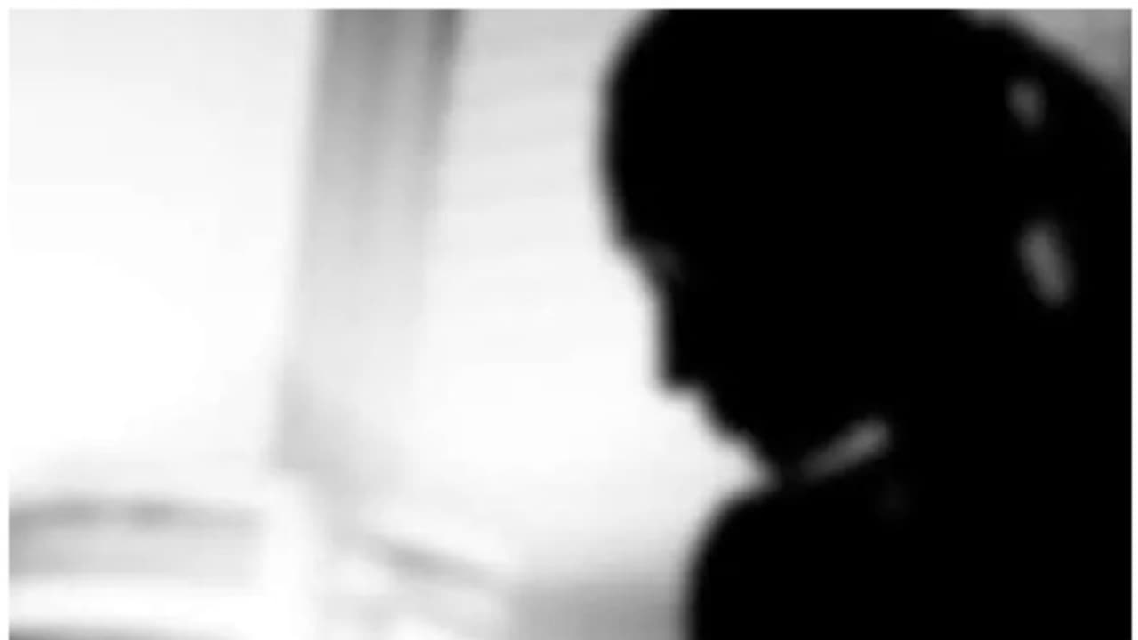 പാകിസ്ഥാനിൽ 14കാരിയെ തട്ടിക്കൊണ്ടുപോയി മതംമാറ്റി വിവാഹം കഴിച്ചു, മാതാപിതാക്കൾക്കൊപ്പം വിടാതെ കോടതിയും പാകിസ്ഥാനിൽ 14കാരിയെ തട്ടിക്കൊണ്ടുപോയി മതംമാറ്റി വിവാഹം കഴിച്ചു, മാതാപിതാക്കൾക്കൊപ്പം വിടാതെ കോടതിയും