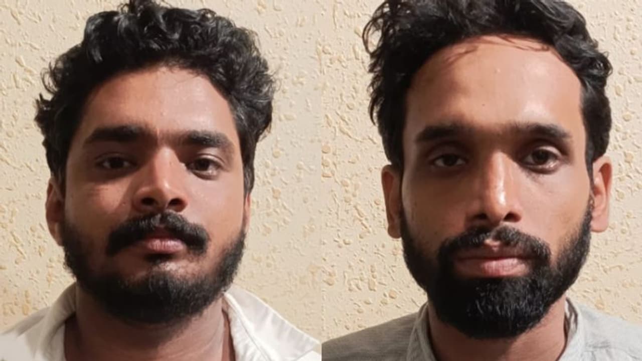 കോഴിക്കോട് വൻ ലഹരിമരുന്ന് വേട്ട; 372 ഗ്രാം എംഡിഎംഎയുമായി യുവാക്കൾ പിടിയിൽ കോഴിക്കോട് വൻ ലഹരിമരുന്ന് വേട്ട; 372 ഗ്രാം എംഡിഎംഎയുമായി യുവാക്കൾ പിടിയിൽ