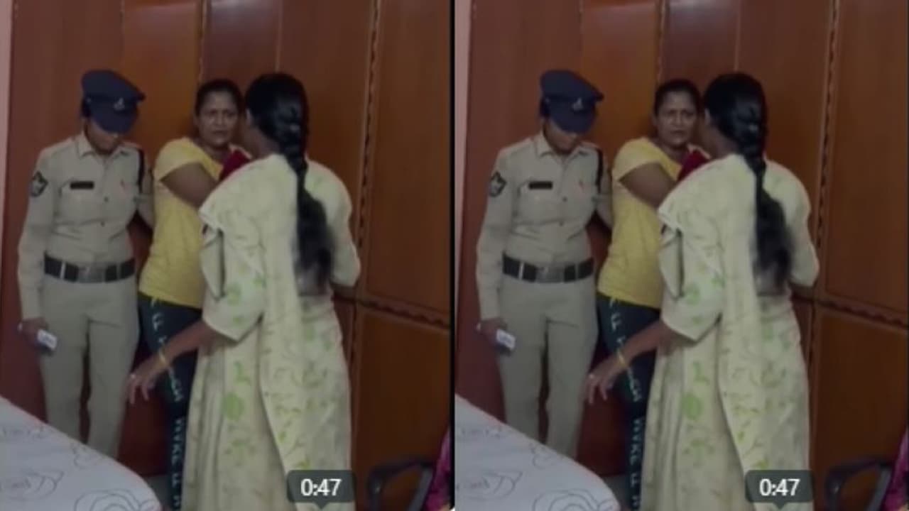 పోలీసుల ముందే బట్టలు మార్చుకోవాలట..: జాతీయ మహిళా కమీషన్ కు టిడిపి అనిత లేఖ పోలీసుల ముందే బట్టలు మార్చుకోవాలట..: జాతీయ మహిళా కమీషన్ కు టిడిపి అనిత లేఖ