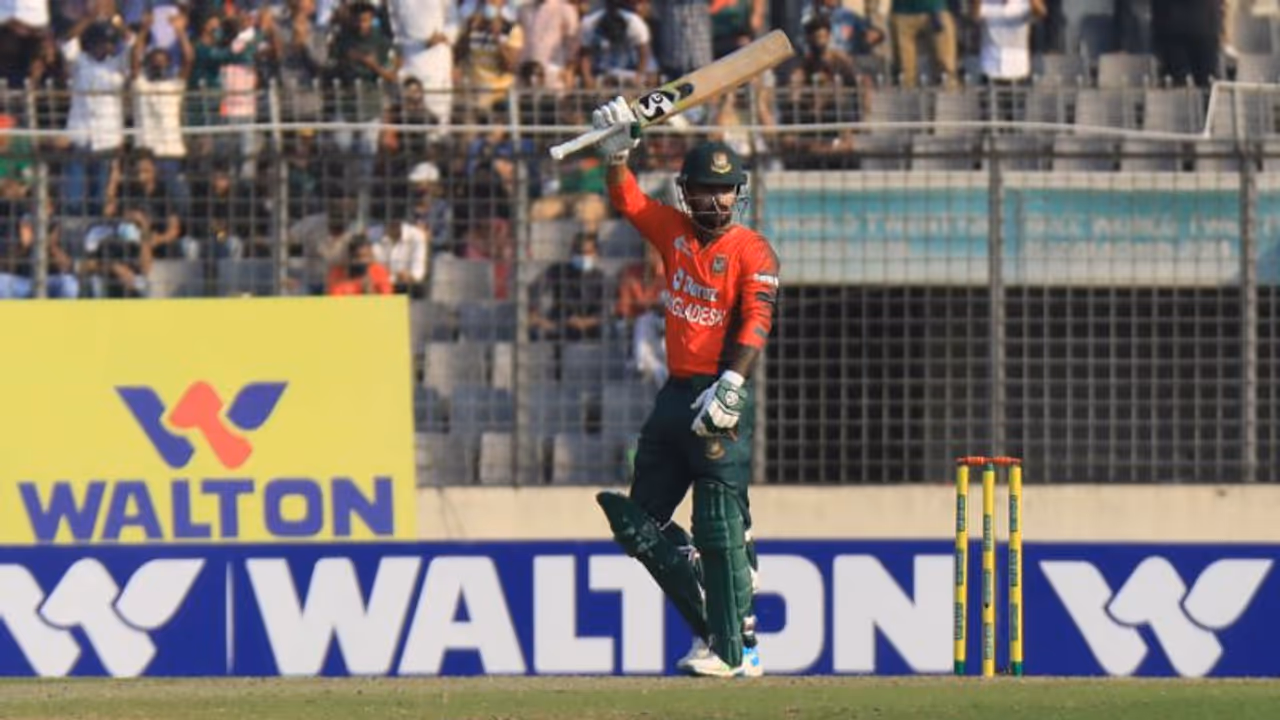 കെകെആറിന് കരുത്ത് കൂടും; വെടിക്കെട്ടിന് വീര്യം കൂട്ടാന് ബംഗ്ലാ താരമെത്തി കെകെആറിന് കരുത്ത് കൂടും; വെടിക്കെട്ടിന് വീര്യം കൂട്ടാന് ബംഗ്ലാ താരമെത്തി