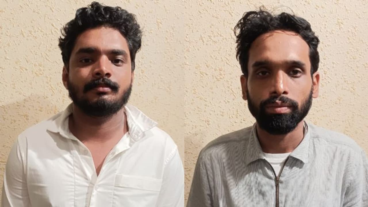 ബെംഗളൂരുവിൽ നിന്നും കാറിൽ കോഴിക്കോട്ടെത്തിക്കും, പിന്നെ ചില്ലറ വിൽപ്പന; മയക്കുമരുന്നുമായി യുവാക്കൾ പിടിയിൽ ബെംഗളൂരുവിൽ നിന്നും കാറിൽ കോഴിക്കോട്ടെത്തിക്കും, പിന്നെ ചില്ലറ വിൽപ്പന; മയക്കുമരുന്നുമായി യുവാക്കൾ പിടിയിൽ