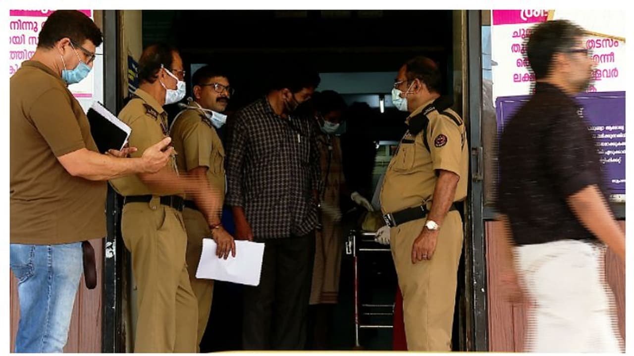 മെഡിക്കൽ കോളജ് സുരക്ഷാ ജീവനക്കാരെ മർദ്ദിച്ച കേസ്; കുറ്റപത്രം സമർപ്പിച്ചു മെഡിക്കൽ കോളജ് സുരക്ഷാ ജീവനക്കാരെ മർദ്ദിച്ച കേസ്; കുറ്റപത്രം സമർപ്പിച്ചു