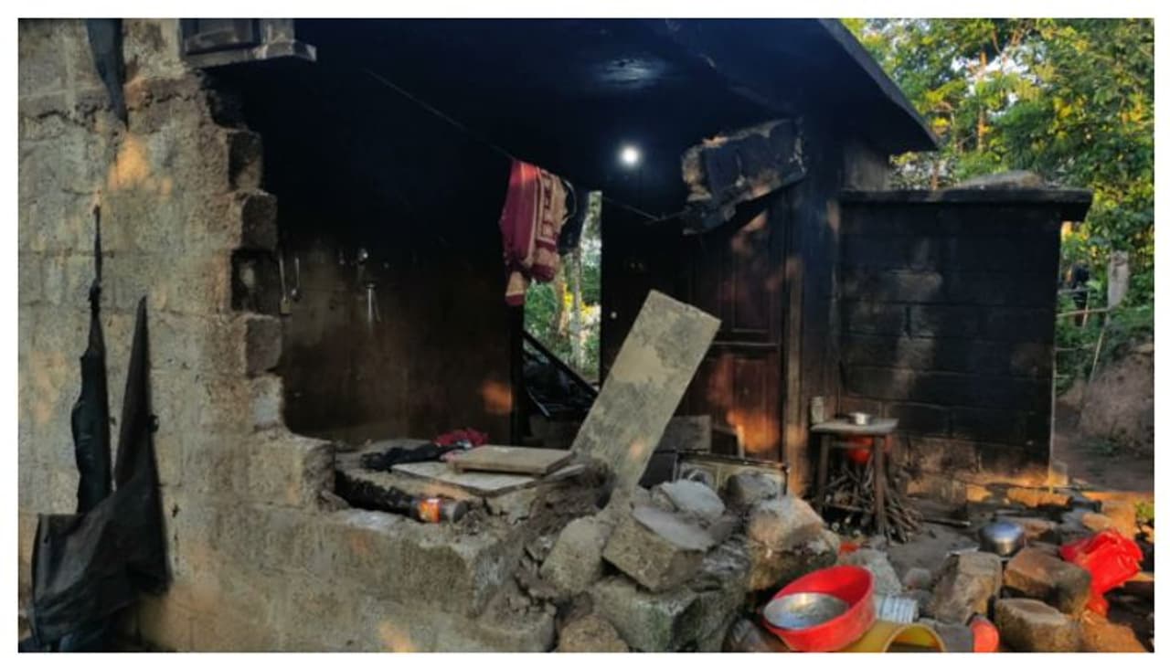 ഇടുക്കിയിൽ വീണ്ടും അരിക്കൊമ്പന്റെ ആക്രമണം; വീട്ടിലുണ്ടായിരുന്നവർ ഓടി രക്ഷപ്പെട്ടു ഇടുക്കിയിൽ വീണ്ടും അരിക്കൊമ്പന്റെ ആക്രമണം; വീട്ടിലുണ്ടായിരുന്നവർ ഓടി രക്ഷപ്പെട്ടു