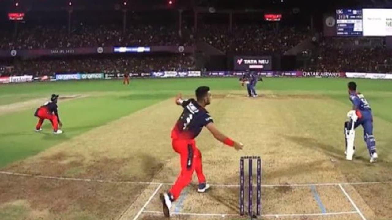 അവസാന പന്തില് ഹര്ഷല് പട്ടേലിന്റെ മങ്കാദിങ് ഡ്രാമ; എന്തുകൊണ്ട് ഔട്ട് വിധിച്ചില്ല? അവസാന പന്തില് ഹര്ഷല് പട്ടേലിന്റെ മങ്കാദിങ് ഡ്രാമ; എന്തുകൊണ്ട് ഔട്ട് വിധിച്ചില്ല?