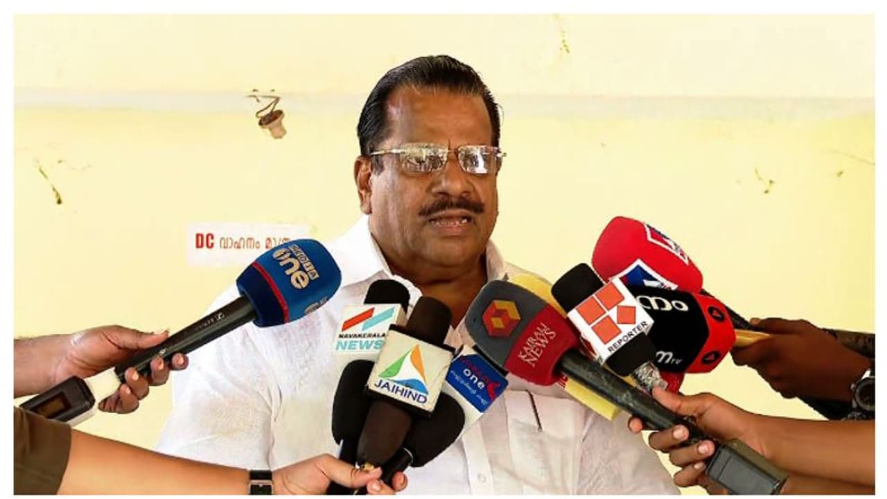 'മൈക്ക് തകരാറായത് അന്വേഷിക്കണ്ടേ, അതിൽ എന്താണ് തെറ്റ്'; പക്വതയോടെ മുഖ്യമന്ത്രി പ്രസംഗിച്ചുവെന്നും ഇ പി ജയരാജൻ 'മൈക്ക് തകരാറായത് അന്വേഷിക്കണ്ടേ, അതിൽ എന്താണ് തെറ്റ്'; പക്വതയോടെ മുഖ്യമന്ത്രി പ്രസംഗിച്ചുവെന്നും ഇ പി ജയരാജൻ