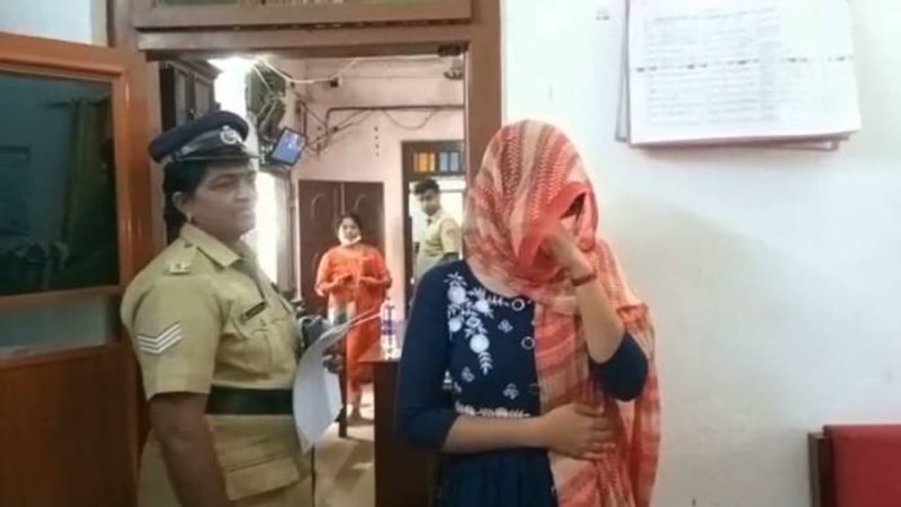 വിദ്യാര്‍ത്ഥിയെ കാമുകിയും ഗുണ്ടകളും ചേര്‍ന്ന് തട്ടിക്കൊണ്ടുപോയി മര്‍ദ്ദിച്ച സംഭവം, പ്രതികൾ പൊലീസ് കസ്റ്റഡിയിൽ