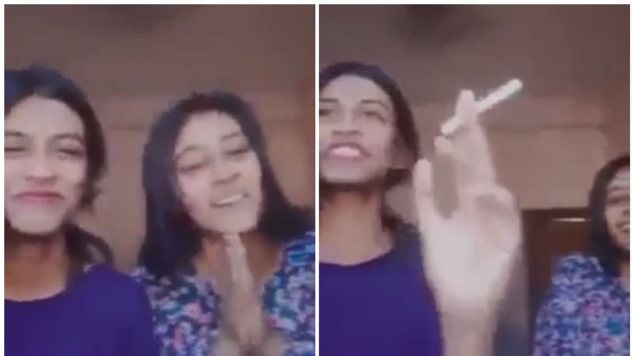 ಫೇಸ್ಬುಕ್ ವಿಡಿಯೋದಲ್ಲಿ ರಾಷ್ಟ್ರಗೀತೆಗೆ ಅವಮಾನ, ಪಶ್ಚಿಮ ಬಂಗಾಳದಲ್ಲಿ ಇಬ್ಬರು ಯುವತಿಯರ ಮೇಲೆ ಕೇಸ್! ಫೇಸ್ಬುಕ್ ವಿಡಿಯೋದಲ್ಲಿ ರಾಷ್ಟ್ರಗೀತೆಗೆ ಅವಮಾನ, ಪಶ್ಚಿಮ ಬಂಗಾಳದಲ್ಲಿ ಇಬ್ಬರು ಯುವತಿಯರ ಮೇಲೆ ಕೇಸ್!