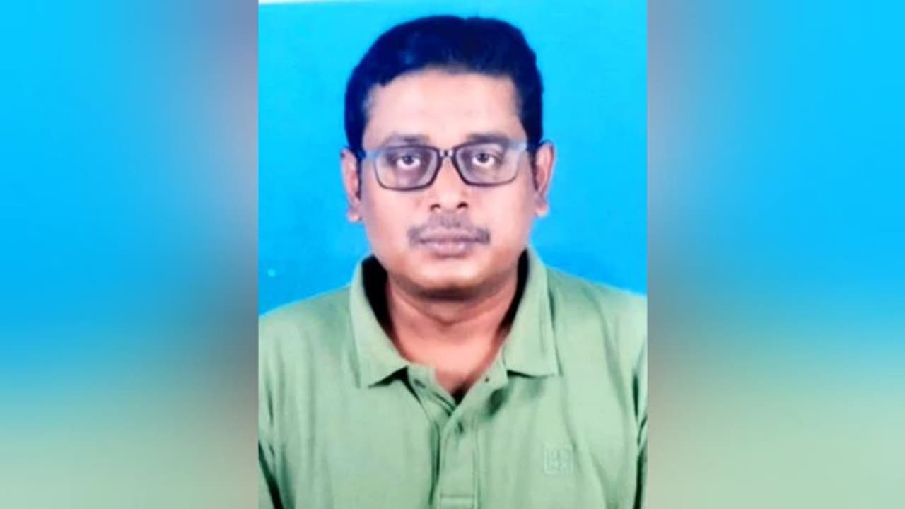 மனைவியின் ஆபாச படங்களை வைத்து மிரட்டிய கணவர்; 5 ஆண்டு சிறை நீதிமன்றம் அதிரடி மனைவியின் ஆபாச படங்களை வைத்து மிரட்டிய கணவர்; 5 ஆண்டு சிறை நீதிமன்றம் அதிரடி