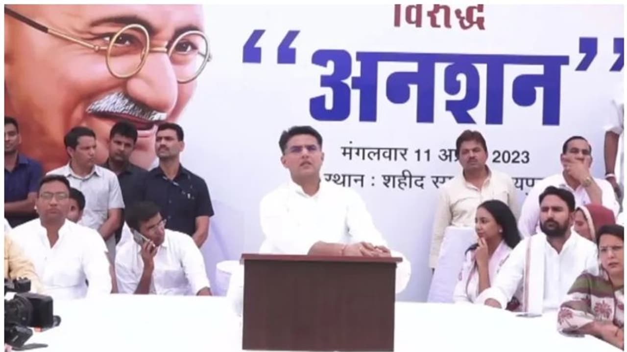 കോണ്ഗ്രസ് നേതൃത്വത്തെ വെല്ലുവിളിച്ച് സച്ചിന് പൈലറ്റ്; രാജസ്ഥാനില് ഏകദിന ഉപവാസം നടത്തി കോണ്ഗ്രസ് നേതൃത്വത്തെ വെല്ലുവിളിച്ച് സച്ചിന് പൈലറ്റ്; രാജസ്ഥാനില് ഏകദിന ഉപവാസം നടത്തി