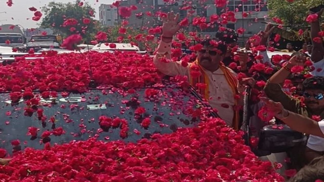 ಕಲಬುರಗಿ: ಮಾಲೀಕಯ್ಯ ಸಮ್ಮುಖದಲ್ಲೇ ನಿತಿನ್ ಪರ ಜಯಘೋಷ, ಅಣ್ಣನ ವಿರುದ್ಧ ತೊಡೆತಟ್ಟಿದ ತಮ್ಮ..! ಕಲಬುರಗಿ: ಮಾಲೀಕಯ್ಯ ಸಮ್ಮುಖದಲ್ಲೇ ನಿತಿನ್ ಪರ ಜಯಘೋಷ, ಅಣ್ಣನ ವಿರುದ್ಧ ತೊಡೆತಟ್ಟಿದ ತಮ್ಮ..!