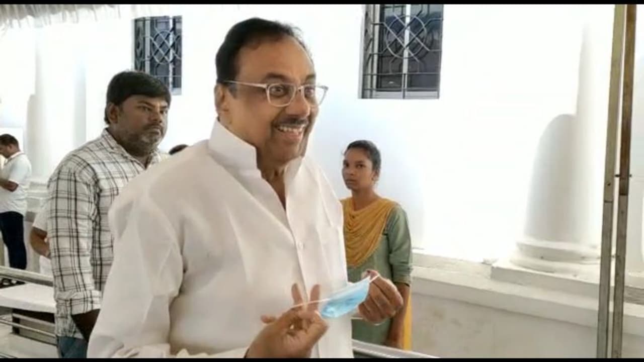 EVKS : காங்கிரஸ் தலைவர் செல்வப்பெருந்தகைக்கு ஜால்ரா அடிக்க வேண்டிய அவசியம் எனக்கு கிடையாது.! ஈவிகேஎஸ்