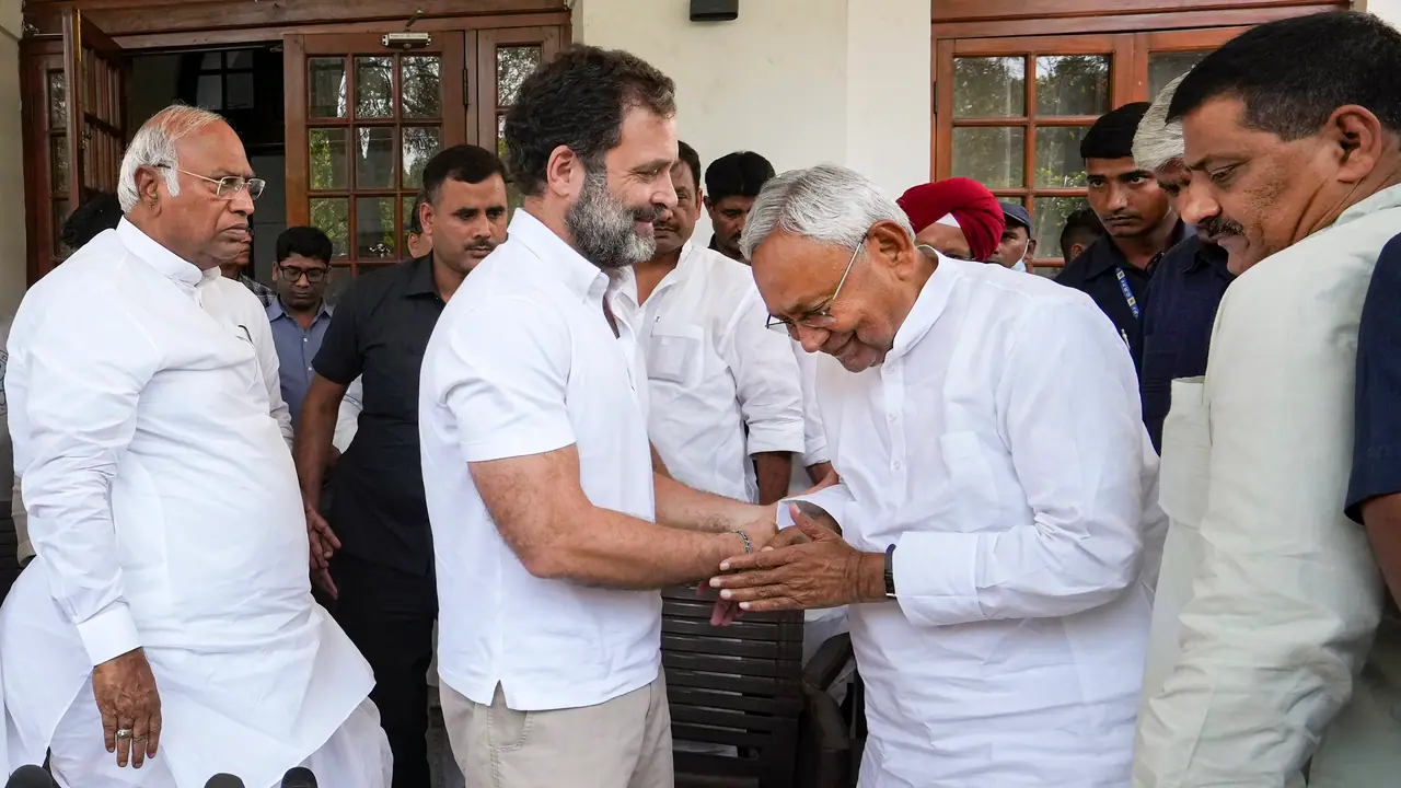indian politics update Nitish Tejashwi meet Kharge Rahul pledge to take opposition unity forward indian politics update Nitish Tejashwi meet Kharge Rahul pledge to take opposition unity forward