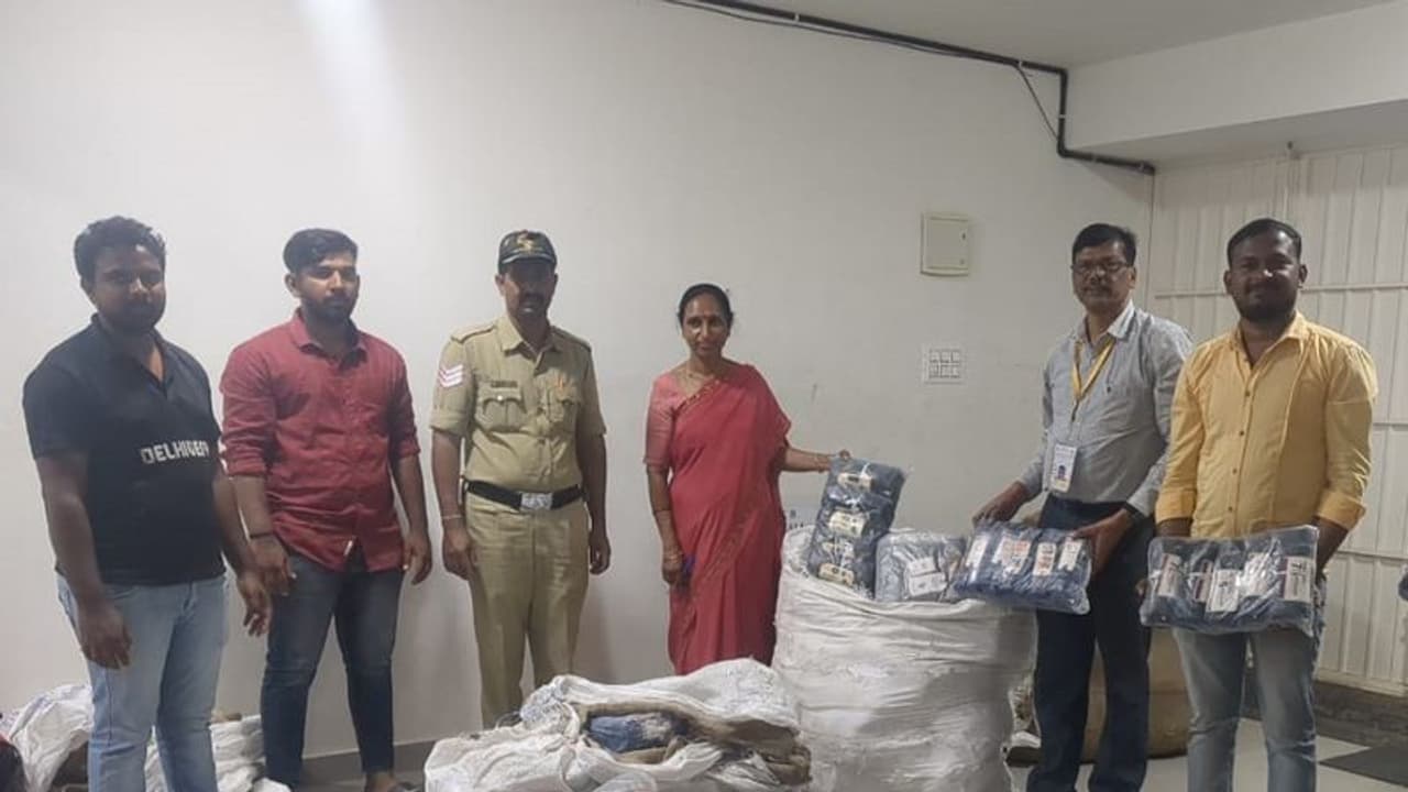 Chikkamagaluru: ಕಾಫಿನಾಡಲ್ಲಿ ಚುನಾವಣಾ ಅಧಿಕಾರಿಗಳ ಭರ್ಜರಿ ಬೇಟೆ: 20 ಲಕ್ಷ ಮೌಲ್ಯದ ಹಣ, ವಸ್ತುಗಳು ಜಪ್ತಿ