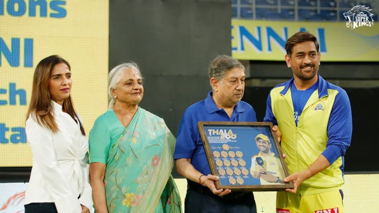 ക്യാപ്റ്റനായുള്ള 200 ാം മത്സരത്തില്‍ ധോണിക്ക് ആദരം; മറുപടി പ്രസംഗം വിമര്‍ശകരെ പോലും ആരാധകരാക്കും