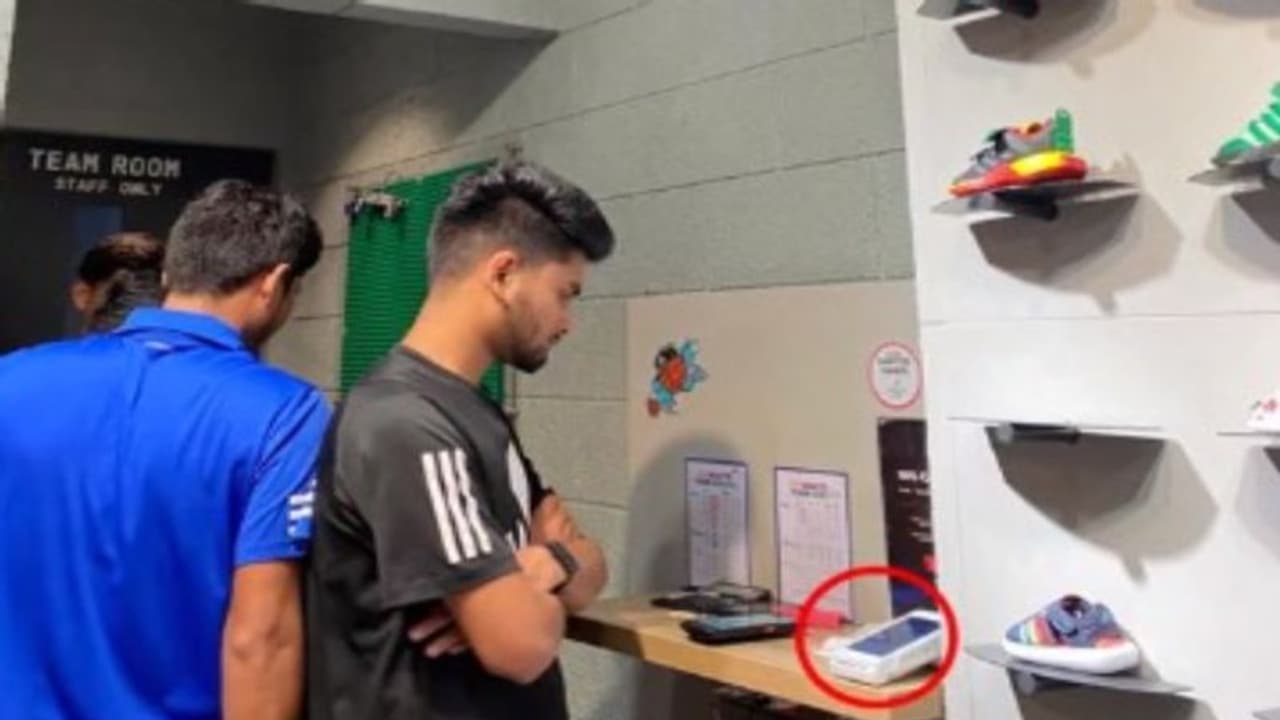 మీ పిన్ను రక్షించుకోండి.. పీవోఎస్ మెషిన్ పైనే కెమెరా.. జాగ్రత్తగా ఉండాలంటూ కేంద్ర హోం శాఖ హెచ్చరిక.. మీ పిన్ను రక్షించుకోండి.. పీవోఎస్ మెషిన్ పైనే కెమెరా.. జాగ్రత్తగా ఉండాలంటూ కేంద్ర హోం శాఖ హెచ్చరిక..