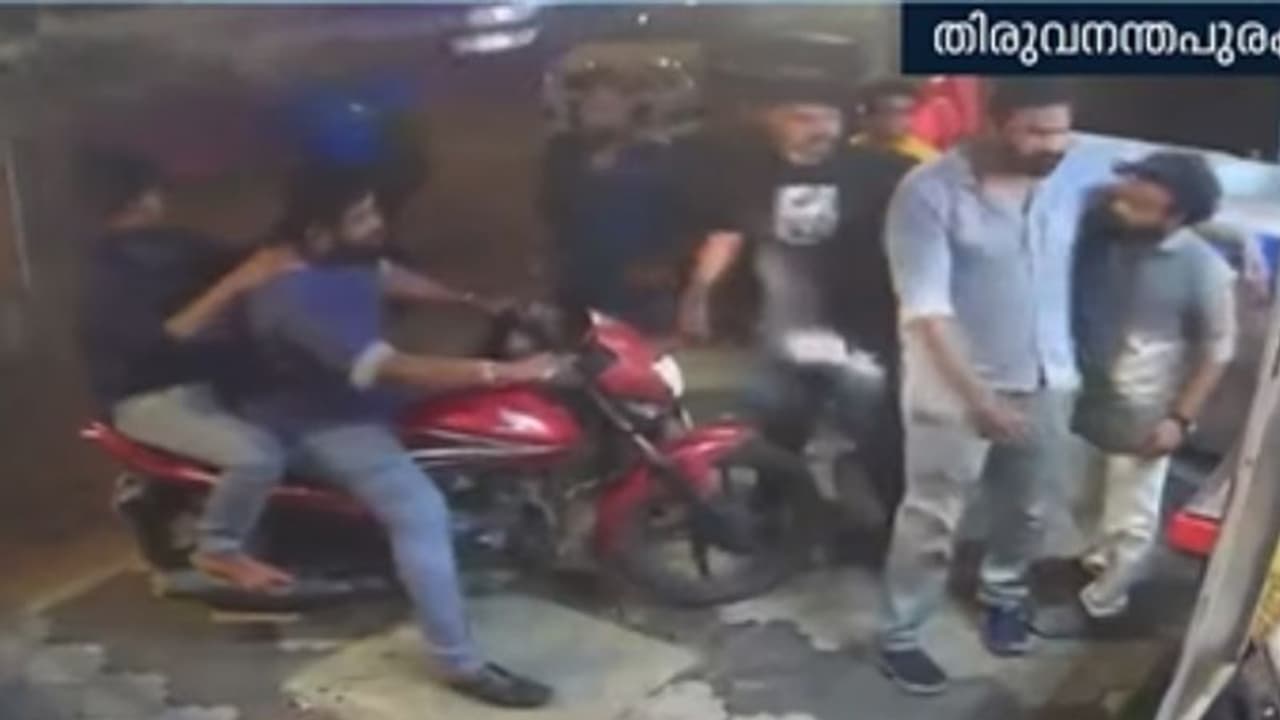 Kerala: Goons unleash attack in Thiruvananthapuram; Four arrested Kerala: Goons unleash attack in Thiruvananthapuram; Four arrested