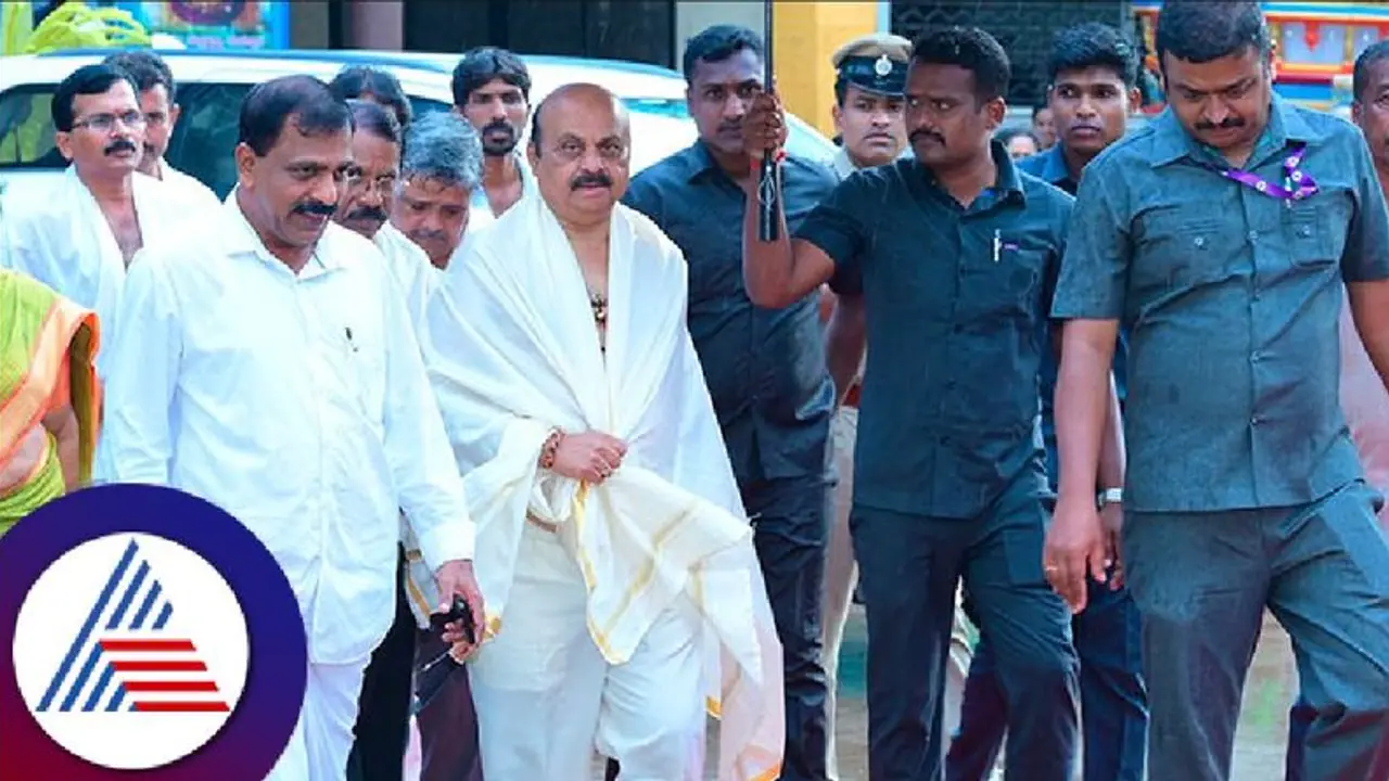 ಟೆಂಪಲ್ ರನ್ ಮುಗಿಸಿ ಬೆಂಗಳೂರಿಗೆ ಬೊಮ್ಮಾಯಿ ವಾಪಸ್, ಏ.15ಕ್ಕೆ ನಾಮಪತ್ರ ಸಲ್ಲಿಕೆ!