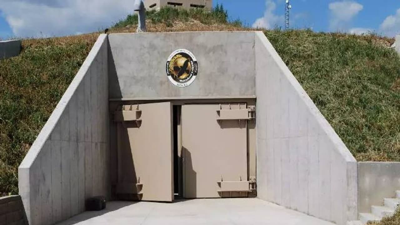 ലോകാവസാനത്തെ അതിജീവിക്കാനാകുന്ന ഭൂഗർഭ അറ; 75 ആളുകൾക്ക് അഞ്ചുവർഷം സുരക്ഷിതമായി കഴിയാമെന്ന്...