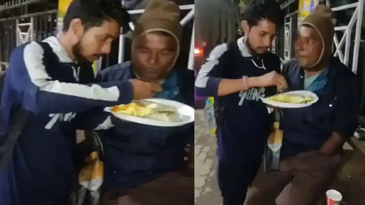 రంజాన్ వేళ.. వెల్లివిరిసిన మత సామరస్యం.. ముస్లిం దివ్యాంగుడికి అన్నం తినిపించిన హిందూ యువకుడు.. వీడియో వైరల్.. రంజాన్ వేళ.. వెల్లివిరిసిన మత సామరస్యం.. ముస్లిం దివ్యాంగుడికి అన్నం తినిపించిన హిందూ యువకుడు.. వీడియో వైరల్..