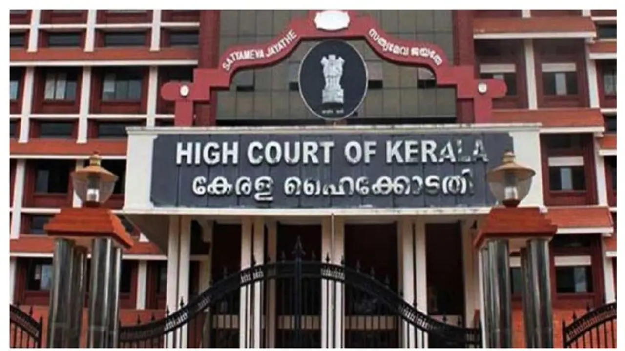 അക്കൗണ്ടുകൾ മരവിപ്പിച്ചാല് ആളുകള് എങ്ങനെ ജീവിക്കും? ഇടപെട്ട് ഹൈക്കോടതി, റിപ്പോർട്ട് സമർപ്പിക്കാൻ നിര്ദ്ദേശം അക്കൗണ്ടുകൾ മരവിപ്പിച്ചാല് ആളുകള് എങ്ങനെ ജീവിക്കും? ഇടപെട്ട് ഹൈക്കോടതി, റിപ്പോർട്ട് സമർപ്പിക്കാൻ നിര്ദ്ദേശം