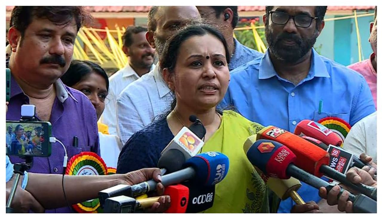 ചർച്ച് ബിൽ പോസ്റ്റർ വിവാദം; മെത്രാപ്പോലീത്ത ഗീവർഗീസ് മാർ യൂലിയോസിൻ്റെ വിമർശനത്തിന് മറുപടിയുമായി വീണ ജോർജ്ജ് ചർച്ച് ബിൽ പോസ്റ്റർ വിവാദം; മെത്രാപ്പോലീത്ത ഗീവർഗീസ് മാർ യൂലിയോസിൻ്റെ വിമർശനത്തിന് മറുപടിയുമായി വീണ ജോർജ്ജ്