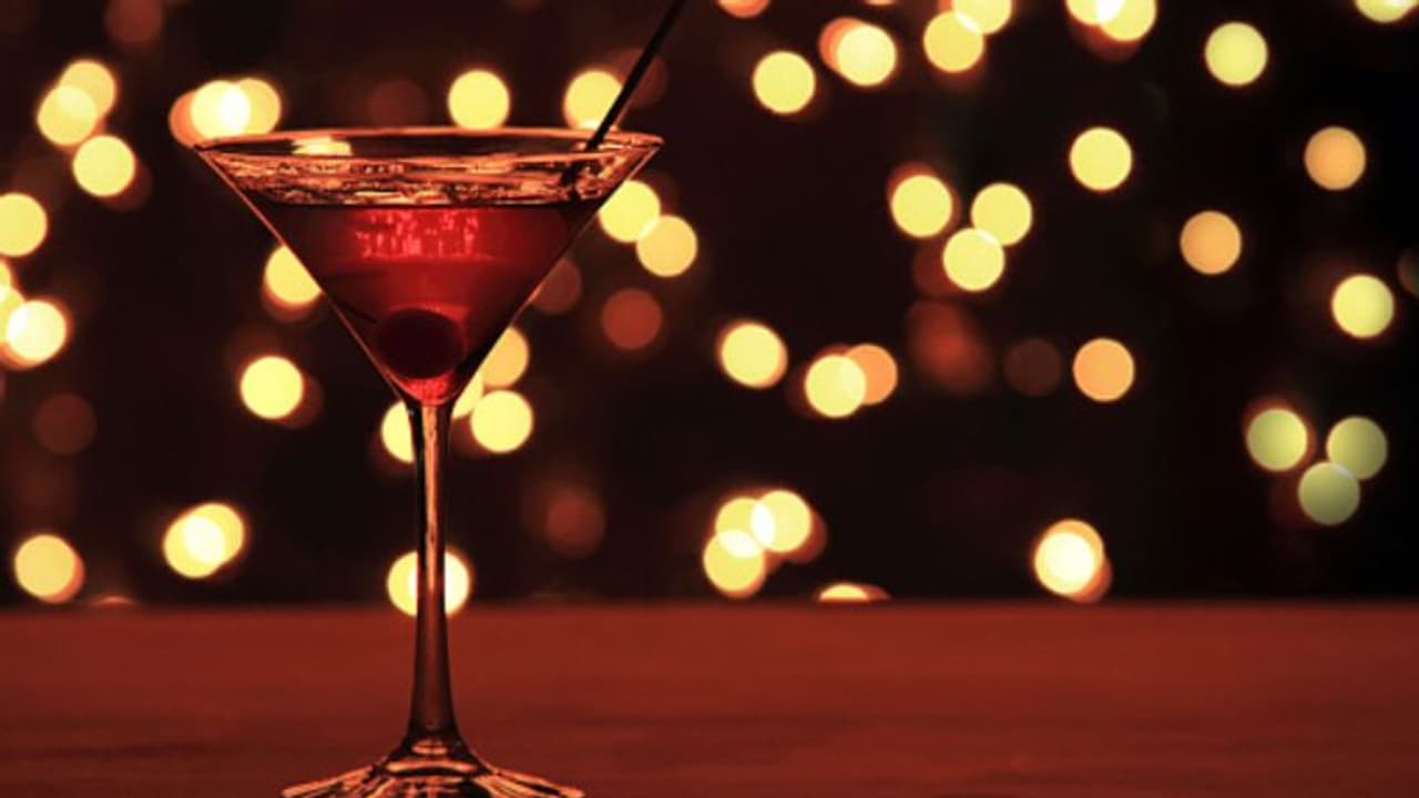 കോക്ക്ടെയിലില് സ്വന്തം രക്തം കലര്ത്തി; ജീവനക്കാരിയെ പിരിച്ചുവിട്ട് കഫേ കോക്ക്ടെയിലില് സ്വന്തം രക്തം കലര്ത്തി; ജീവനക്കാരിയെ പിരിച്ചുവിട്ട് കഫേ