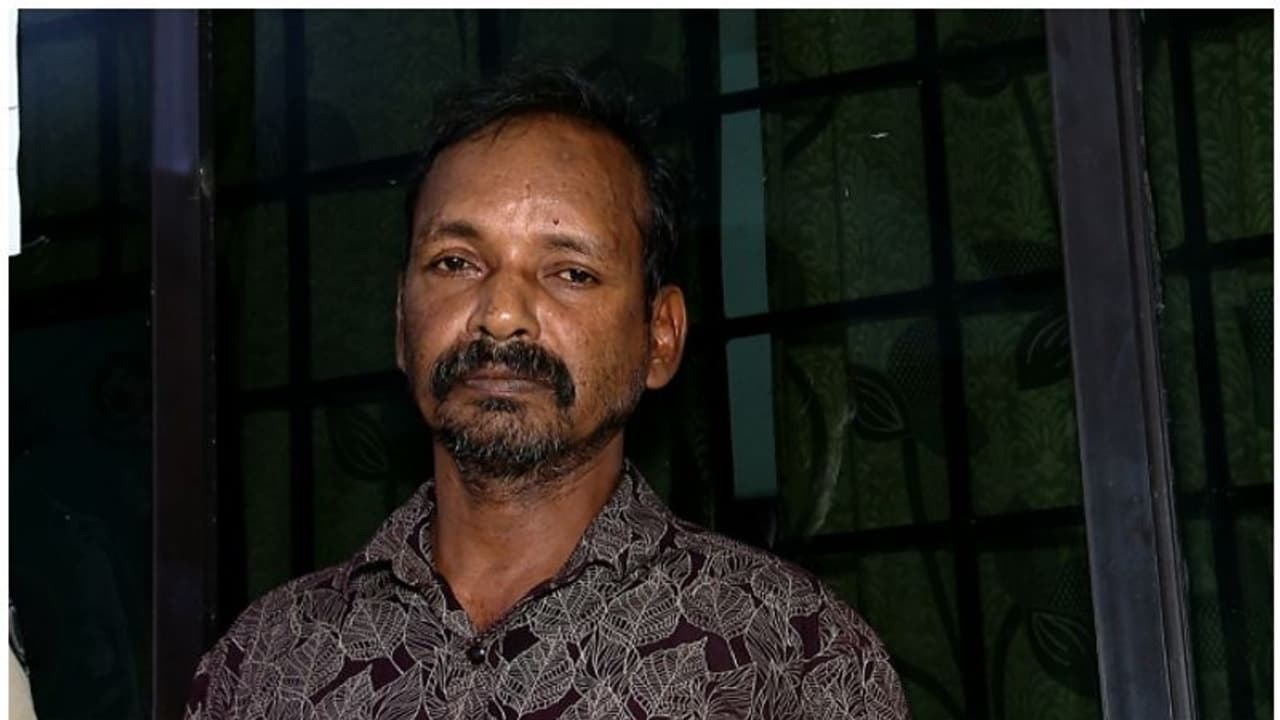 സ്പൈഡര്മാന്റെ വേഷത്തിൽ വന്ന് കവര്ച്ച; 200 ലധികം മോഷണക്കേസുകളിലെ പ്രതി 'സ്പൈഡര് ബാഹുലേയൻ' അറസ്റ്റിൽ സ്പൈഡര്മാന്റെ വേഷത്തിൽ വന്ന് കവര്ച്ച; 200 ലധികം മോഷണക്കേസുകളിലെ പ്രതി 'സ്പൈഡര് ബാഹുലേയൻ' അറസ്റ്റിൽ