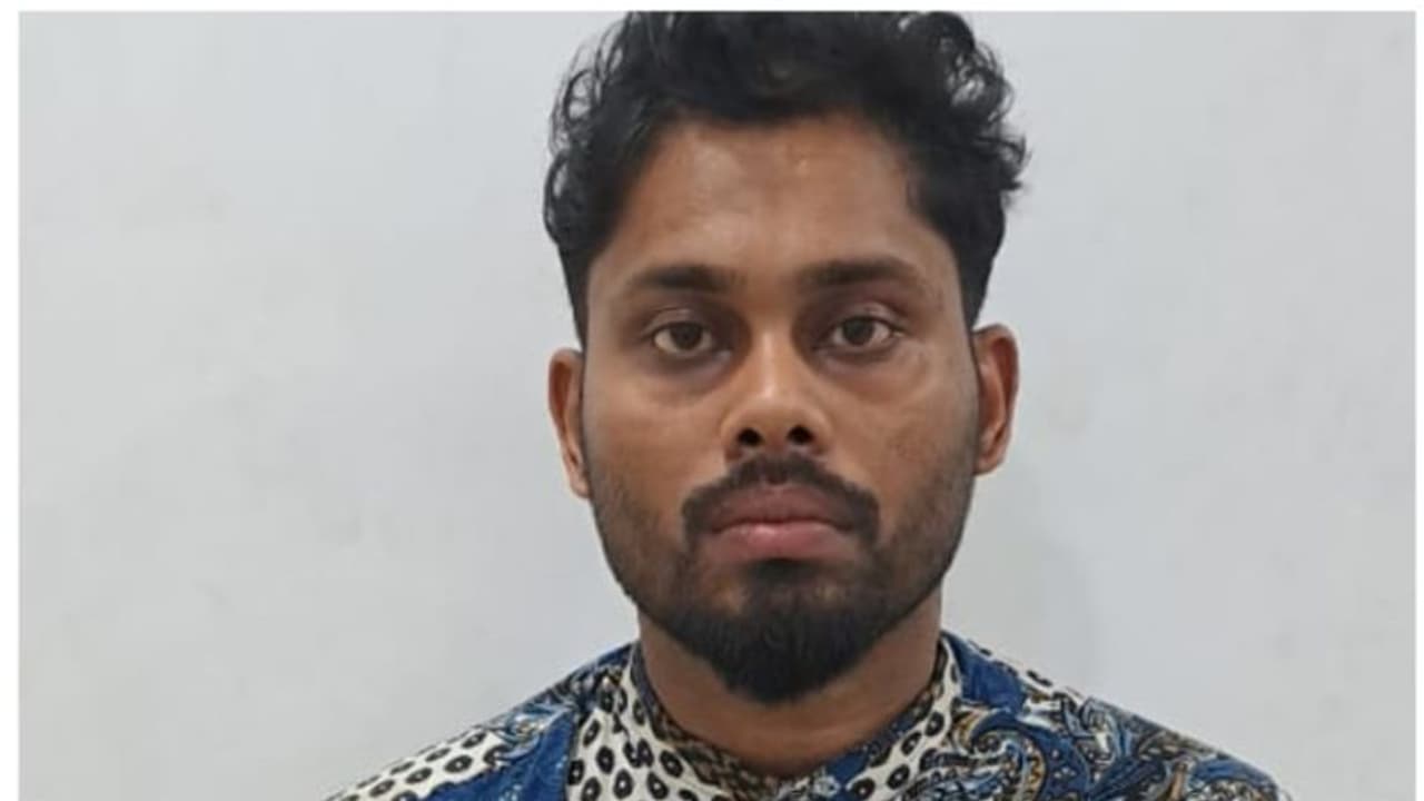  സ്വർണം വാങ്ങി, ഓൺലൈനായി പണമടച്ചെന്ന് കബളിപ്പിച്ചു; മലപ്പുറത്ത് യുവാവിനെ പൊലീസ് അറസ്റ്റ് ചെയ്തു