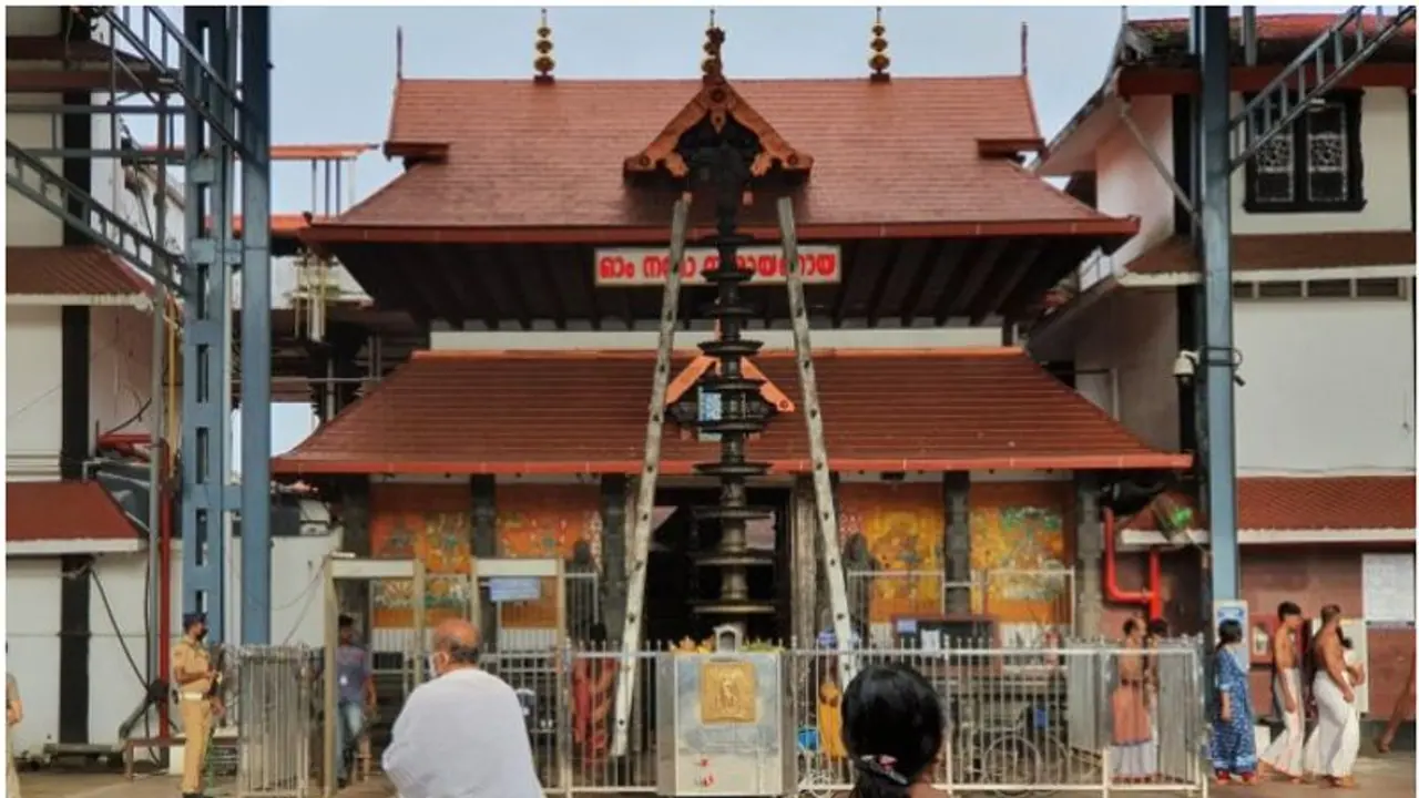 Janmashtami 2023: Devotees flock to Guruvayur Sree Krishna Temple in Kerala Janmashtami 2023: Devotees flock to Guruvayur Sree Krishna Temple in Kerala
