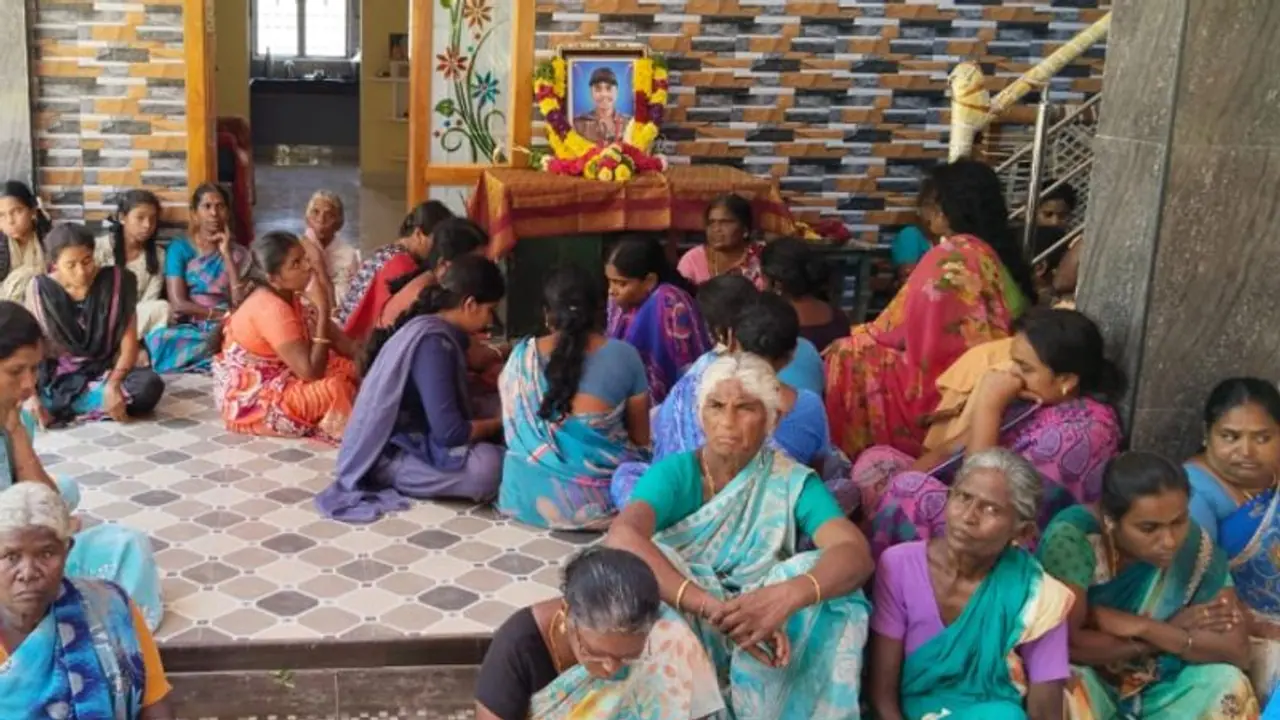 பஞ்சாப் துப்பாக்கிச் சூட்டில் உயிரிழந்த இராணுவ வீரரின் உடலை வாங்க மறுத்து உறவினர்கள் போராட்டம்!