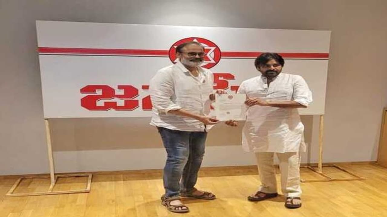 అన్నయ్యకు పార్టీలో ప్రాధాన్యత పెంచిన పవన్.. జనసేన ప్రధాన కార్యదర్శిగా నాగబాబు అన్నయ్యకు పార్టీలో ప్రాధాన్యత పెంచిన పవన్.. జనసేన ప్రధాన కార్యదర్శిగా నాగబాబు