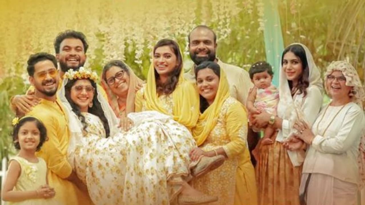 ഹല്ദിയുടെ ചന്തവുമായി ഹാലാകെ മാറുന്നെ; സുലൈഖ മൻസിലിലെ പുതിയ ഗാനം ഹല്ദിയുടെ ചന്തവുമായി ഹാലാകെ മാറുന്നെ; സുലൈഖ മൻസിലിലെ പുതിയ ഗാനം