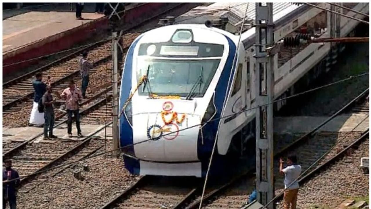 വന്ദേ ഭാരത് എക്സ്പ്രസ്: കാസർകോടേക്കുള്ള ട്രെയിനിന്റെ സമയക്രമത്തിൽ മാറ്റം വന്ദേ ഭാരത് എക്സ്പ്രസ്: കാസർകോടേക്കുള്ള ട്രെയിനിന്റെ സമയക്രമത്തിൽ മാറ്റം