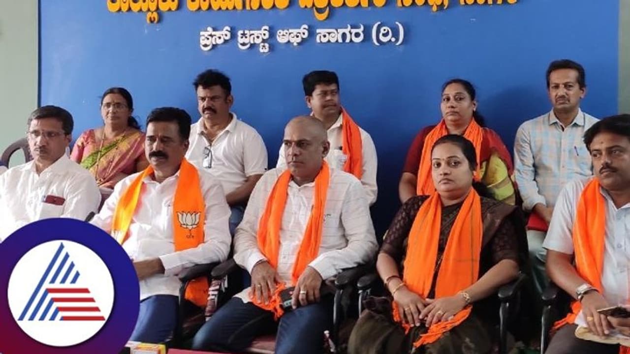 ನನ್ನ ವಿರುದ್ಧ ಭ್ರಷ್ಟತೆ ಸಾಬೀತಾದ್ರೆ 1 ಕೋಟಿ ರು. ಬಹುಮಾನ: ಹರತಾಳು ಹಾಲಪ್ಪ ಸವಾಲು ನನ್ನ ವಿರುದ್ಧ ಭ್ರಷ್ಟತೆ ಸಾಬೀತಾದ್ರೆ 1 ಕೋಟಿ ರು. ಬಹುಮಾನ: ಹರತಾಳು ಹಾಲಪ್ಪ ಸವಾಲು