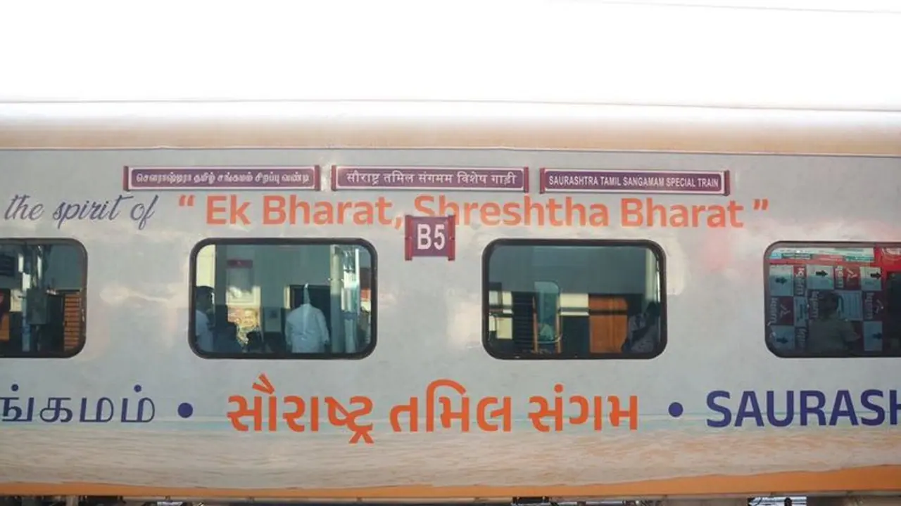 செளராஷ்டிரா தமிழ் சங்கமம் சிறப்பு ரயிலை தொடங்கி வைத்தார் ஆளுநர் ஆர்.என்.ரவி