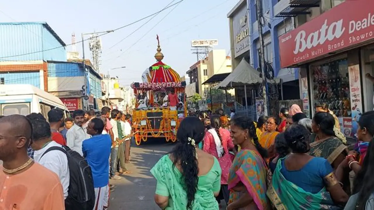 நாளை பாலவாக்கம் கடற்கரை சாலையில் ஜெகநாதர் ரத யாத்திரை!! நாளை பாலவாக்கம் கடற்கரை சாலையில் ஜெகநாதர் ரத யாத்திரை!!