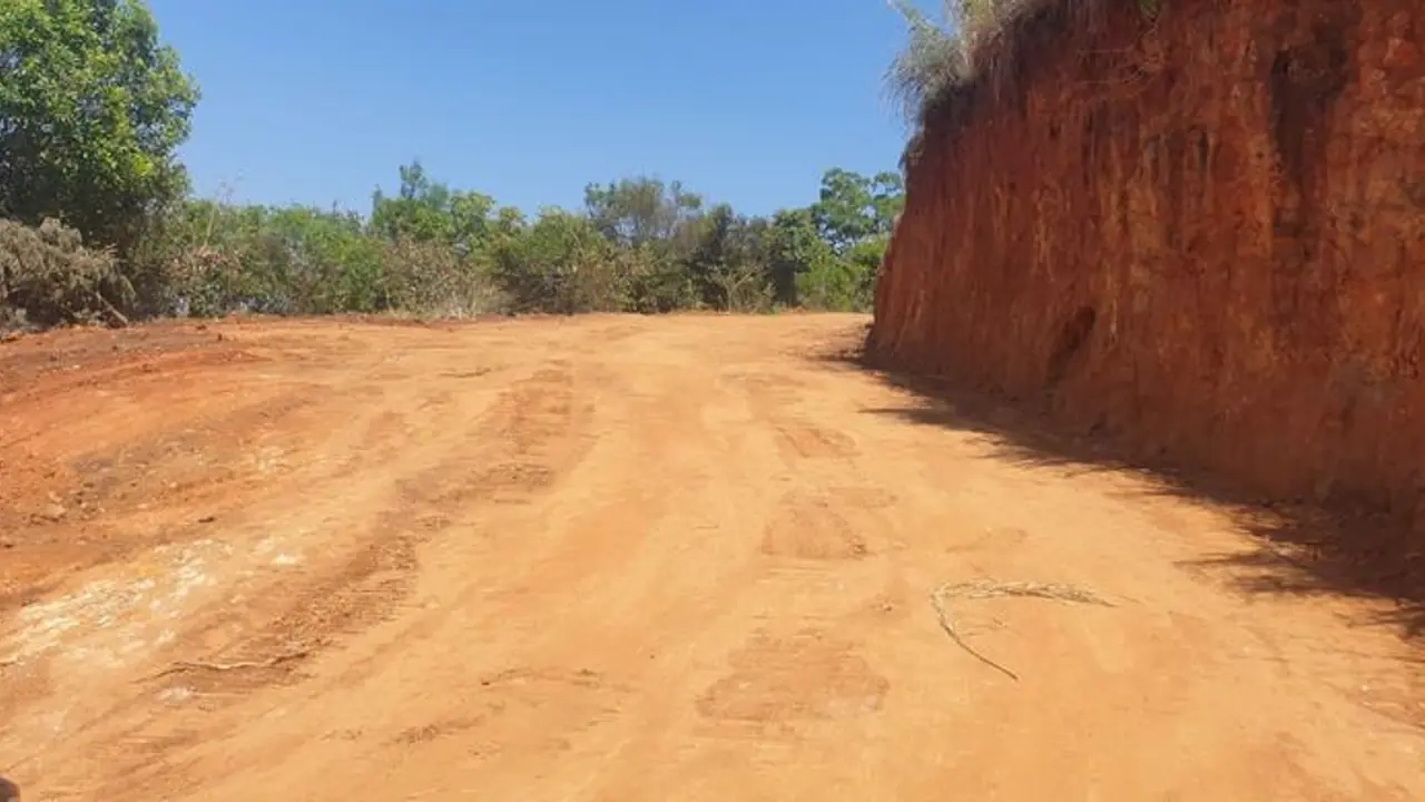 மேடநாடு மலையைக் குடைந்து ரோடு! சுற்றுலாத்துறை அமைச்சர் மருமகனுக்கு நோட்டீஸ் மேடநாடு மலையைக் குடைந்து ரோடு! சுற்றுலாத்துறை அமைச்சர் மருமகனுக்கு நோட்டீஸ்