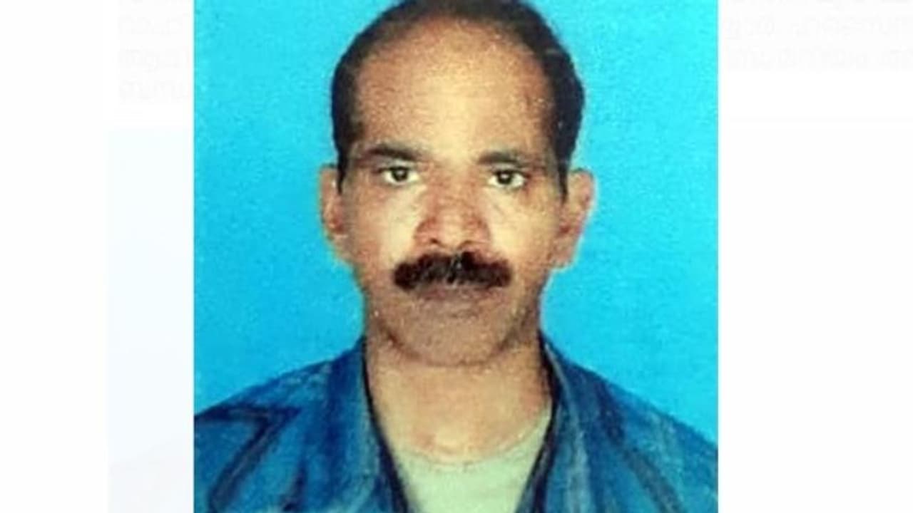 നാട്ടിലേക്ക് പോകാൻ വിമാനത്തിലിരിക്കുമ്പോൾ ഹൃദയാഘാതം; പ്രവാസി മലയാളിക്ക് ദാരുണാന്ത്യം