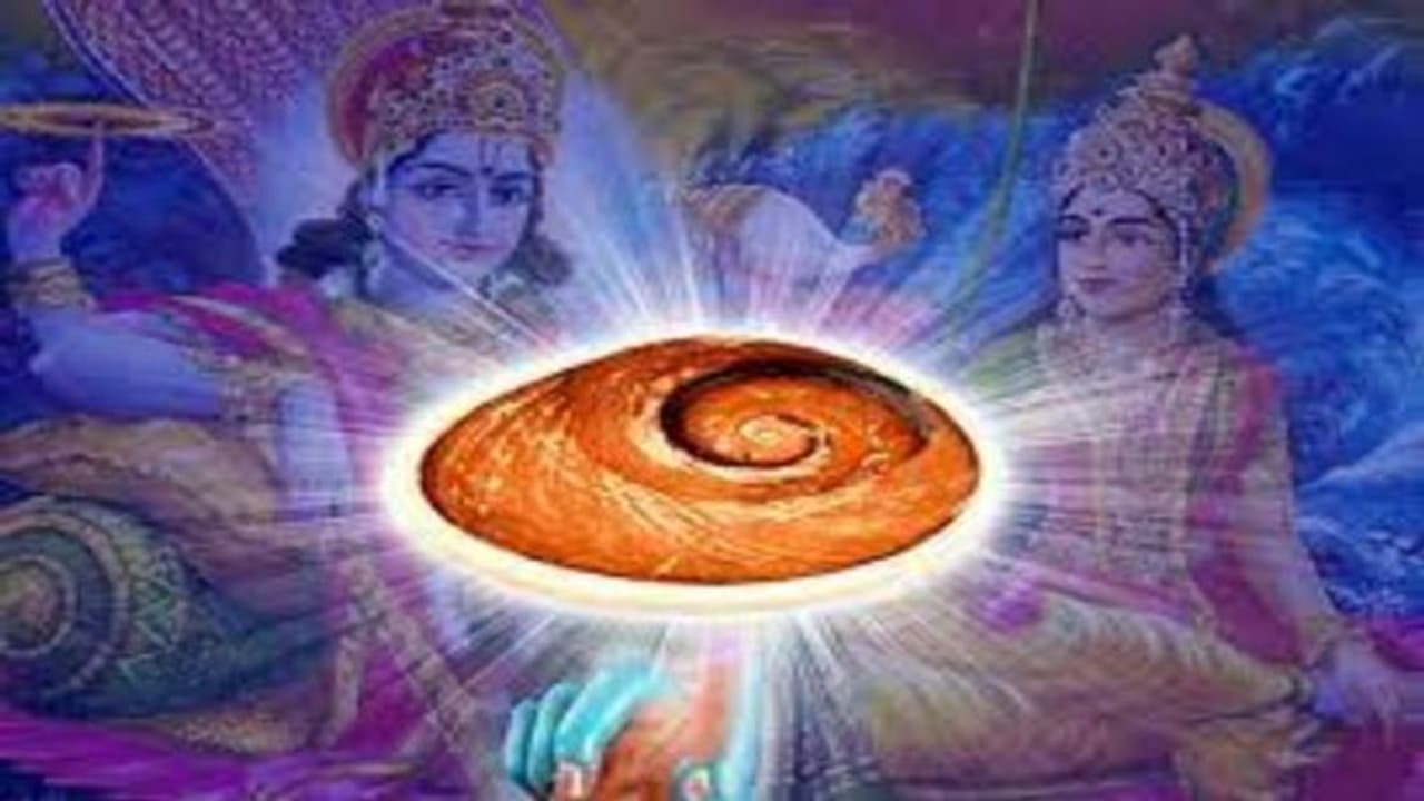 மஹாலக்ஷ்மியின் அம்சமான கோமதி சக்கரத்தை வைத்து பூஜை செய்தால் வற்றாத பணமும், செல்வமும் கிடைக்கும். மஹாலக்ஷ்மியின் அம்சமான கோமதி சக்கரத்தை வைத்து பூஜை செய்தால் வற்றாத பணமும், செல்வமும் கிடைக்கும்.