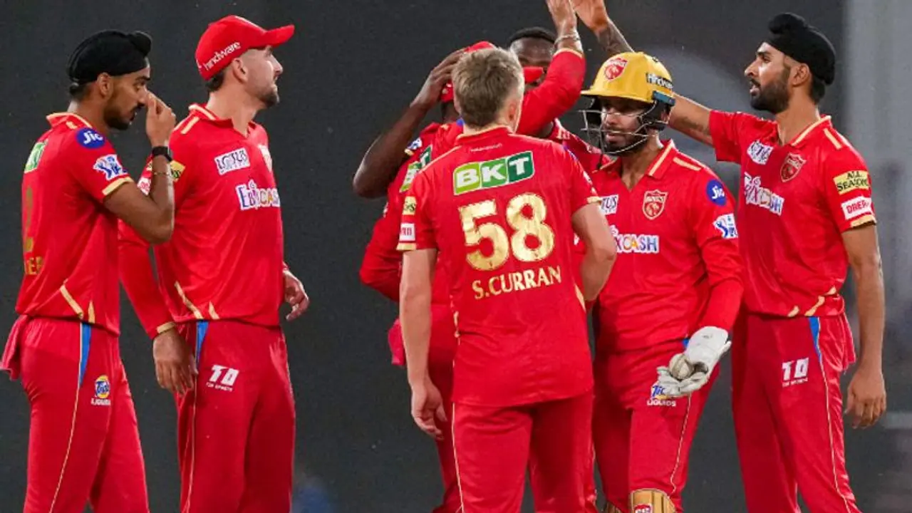 IPL 2023: MI vs PBKS மோதல்.. மிரட்டல் ஃபாஸ்ட் பவுலரை மீண்டும் அணிக்குள் கொண்டுவரும் பஞ்சாப் கிங்ஸ் IPL 2023: MI vs PBKS மோதல்.. மிரட்டல் ஃபாஸ்ட் பவுலரை மீண்டும் அணிக்குள் கொண்டுவரும் பஞ்சாப் கிங்ஸ்