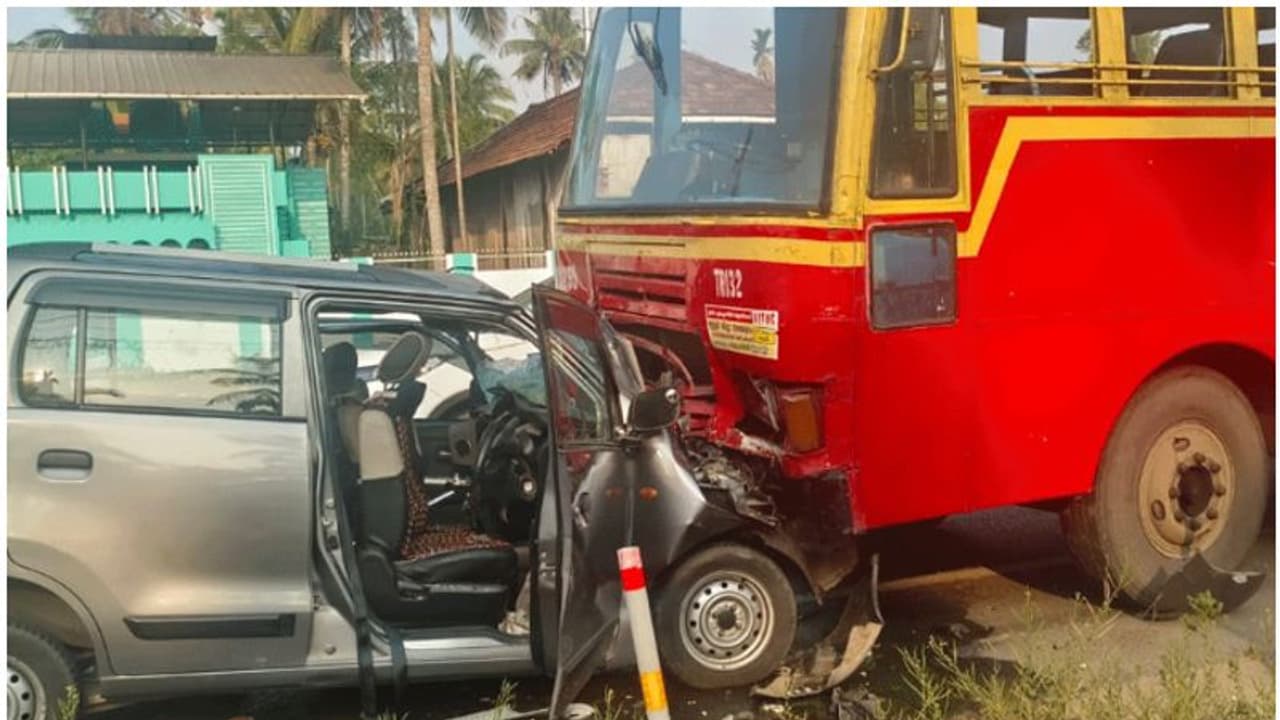 തളിക്കുളം അപകടം; രക്ഷാപ്രവര്ത്തനത്തിനിടെ യാത്രക്കാരിയുടെ മാല മോഷ്ടിക്കാന് ശ്രമം തളിക്കുളം അപകടം; രക്ഷാപ്രവര്ത്തനത്തിനിടെ യാത്രക്കാരിയുടെ മാല മോഷ്ടിക്കാന് ശ്രമം