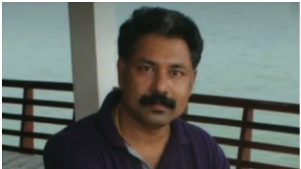 'മൃതദേഹം നീക്കാനായിട്ടില്ല, ഭക്ഷണമില്ല, ഭയന്ന് കഴിയുകയാണ്'; സഹായം തേടി സുഡാനിൽ കൊല്ലപ്പെട്ട ആൽബർട്ടിന്റെ ഭാര്യ 'മൃതദേഹം നീക്കാനായിട്ടില്ല, ഭക്ഷണമില്ല, ഭയന്ന് കഴിയുകയാണ്'; സഹായം തേടി സുഡാനിൽ കൊല്ലപ്പെട്ട ആൽബർട്ടിന്റെ ഭാര്യ