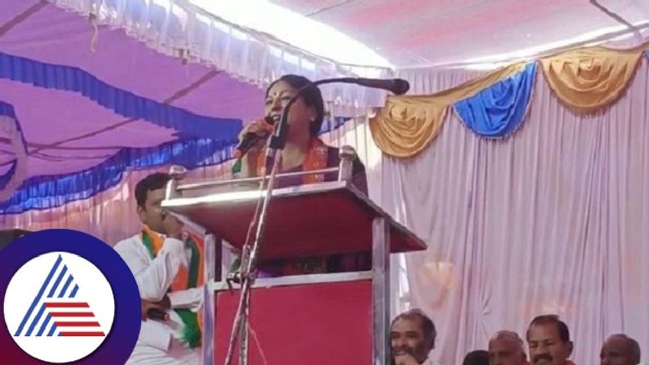 ಆಸ್ಪತ್ರೆಯಲ್ಲಿ ಸಿ.ಟಿ. ರವಿ: ವೀರಶೈವ ಸಮಾವೇಶದಲ್ಲಿ ಭಾವುಕರಾದ ಪತ್ನಿ ಪಲ್ಲವಿ ಆಸ್ಪತ್ರೆಯಲ್ಲಿ ಸಿ.ಟಿ. ರವಿ: ವೀರಶೈವ ಸಮಾವೇಶದಲ್ಲಿ ಭಾವುಕರಾದ ಪತ್ನಿ ಪಲ್ಲವಿ