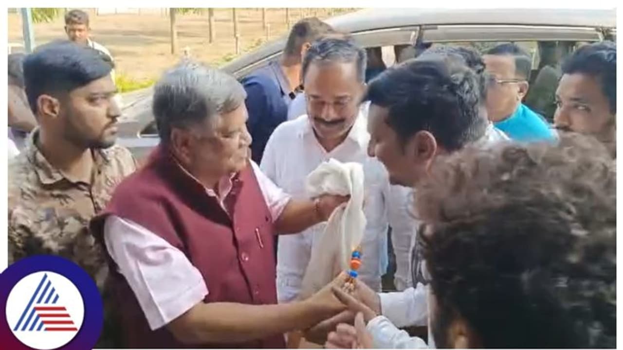 ರಾಜ್ಯಸಭಾ ಸದಸ್ಯ ಆಫರ್ ತಿರಸ್ಕರಿಸಿ, ಎಂಎಲ್ಎ ಟಿಕೆಟ್ ಕೇಳಿದೆ: ಜಗದೀಶ್ ಶೆಟ್ಟರ್ ರಾಜ್ಯಸಭಾ ಸದಸ್ಯ ಆಫರ್ ತಿರಸ್ಕರಿಸಿ, ಎಂಎಲ್ಎ ಟಿಕೆಟ್ ಕೇಳಿದೆ: ಜಗದೀಶ್ ಶೆಟ್ಟರ್