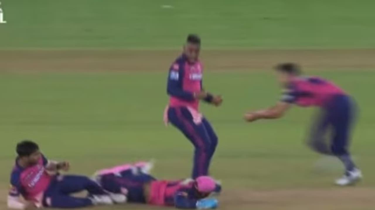 ഒരു ക്യാച്ചിനായി മൂന്ന് പേരുടെ കിട്ടിയിടി, പന്ത് കൈവിട്ട് സഞ്ജു, നാടകീയമായി പിടിച്ച് ബോള്‍ട്ട് വീഡിയോ 